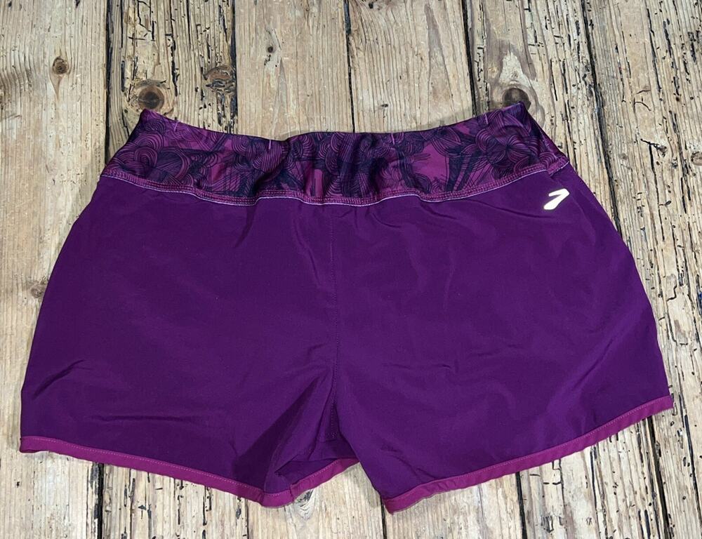 BROOKS WOMEN’S SZ S PURPLE GEOMETRIC PRINT LINED 3” RUNNING SHORTS
